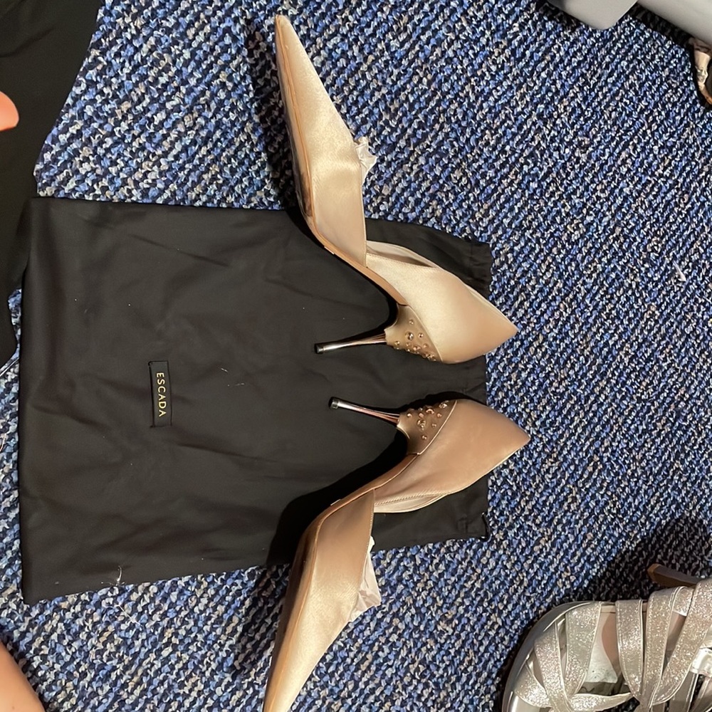 Escada Silk Beige/Skin jeweled pumps - Picture 2 of 6